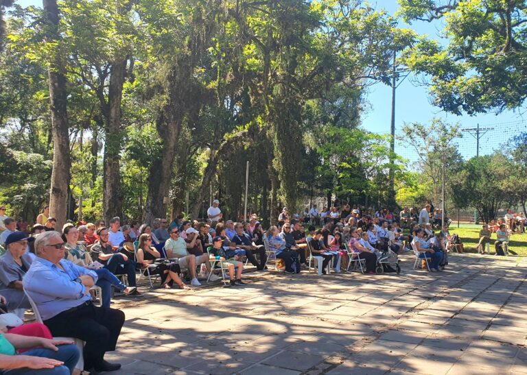 No último domingo, dia 10/11, reuniram-se na Sociedade de Ginástica de Porto Alegre (SOGIPA), 300 pessoas para celebrarem o Dia da Igreja e os 200 anos de Presença Luterana no Brasil.