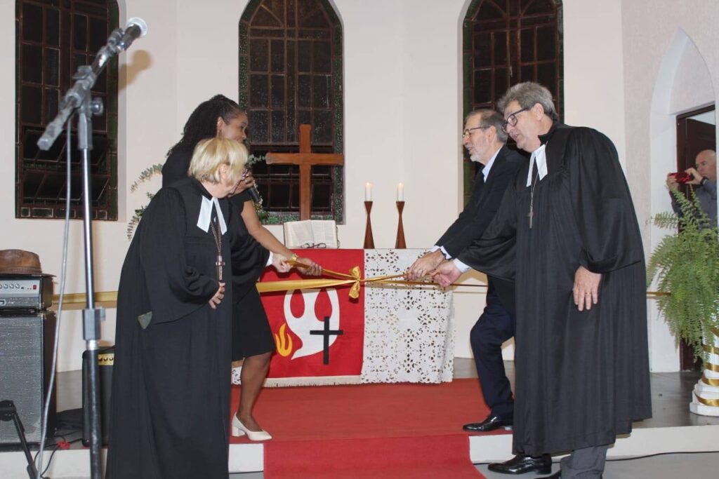 O culto de reinauguração do templo aconteceu na noite de domingo, 04 de maio